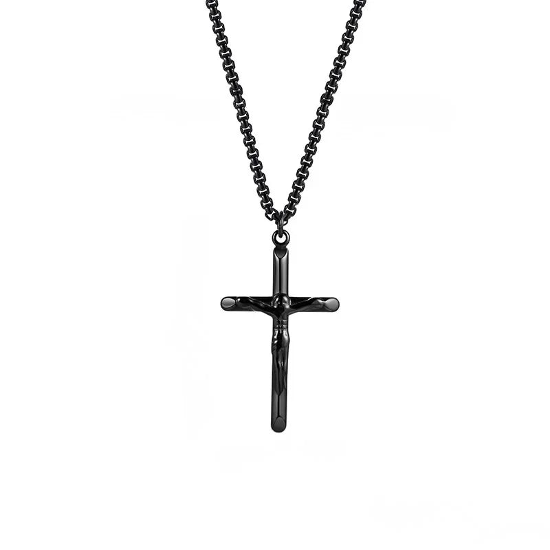 Colar com pingente de crucifixo em aço