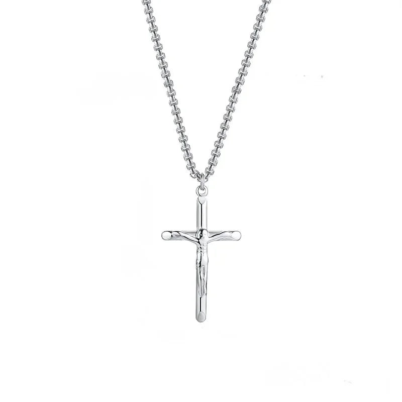 Colar com pingente de crucifixo em aço