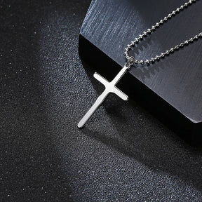 Colar com pingente de crucifixo em aço