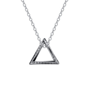 Colar Viking com pingente triangular em aço torcido