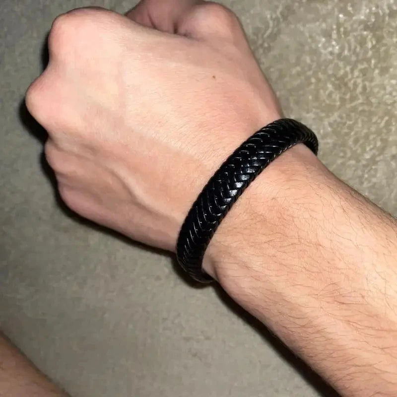 Pulseira masculina em couro transado