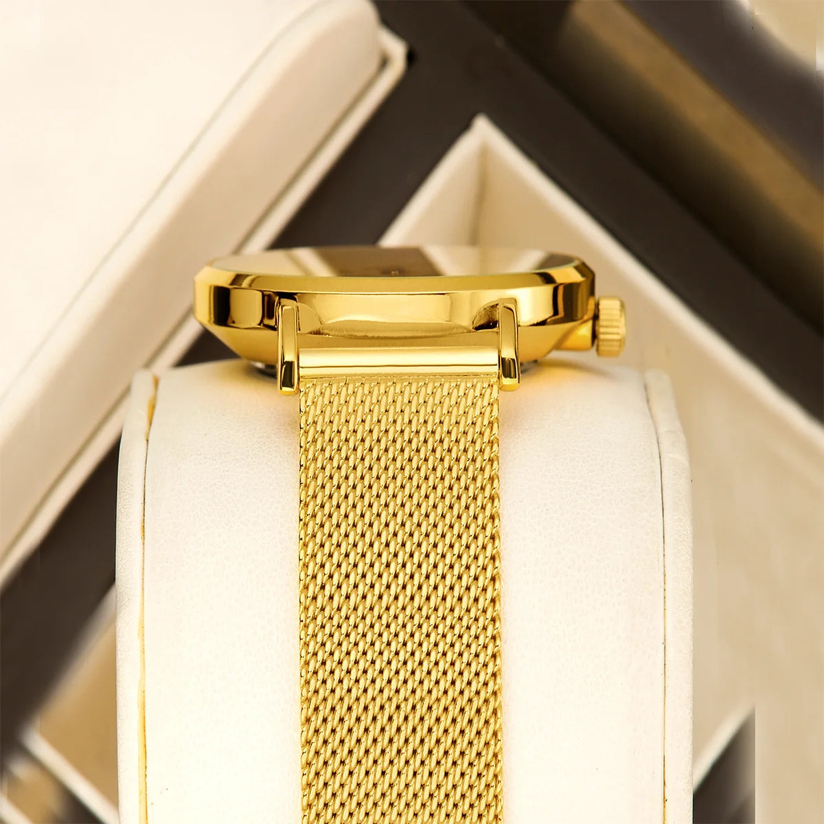 Relógio feminino Abelha Dourada tamanho de 32mm