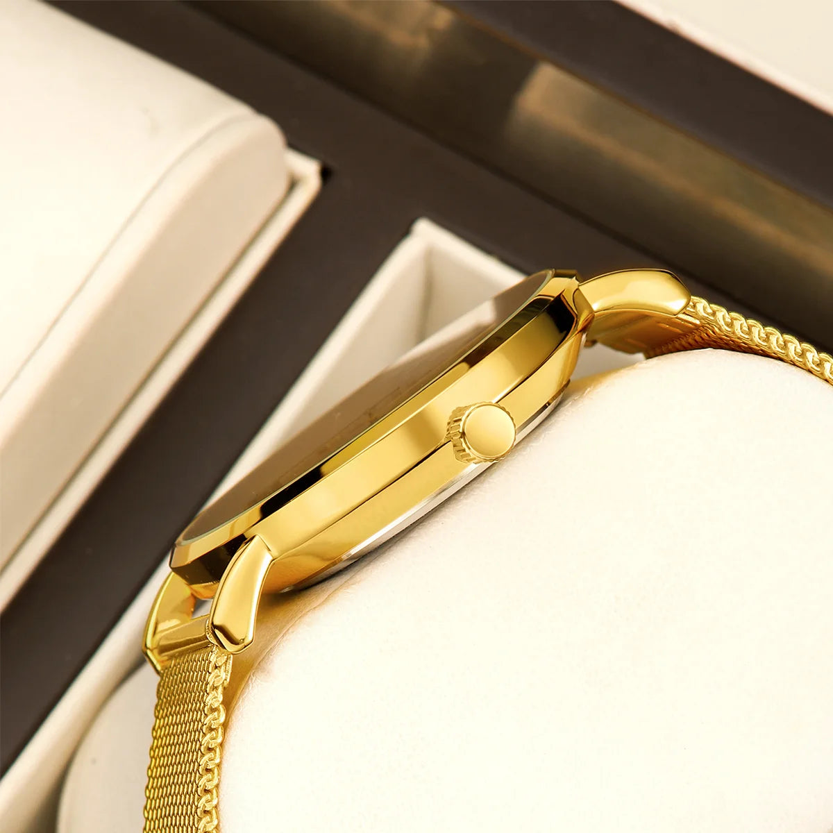 Relógio feminino Abelha Dourada tamanho de 32mm